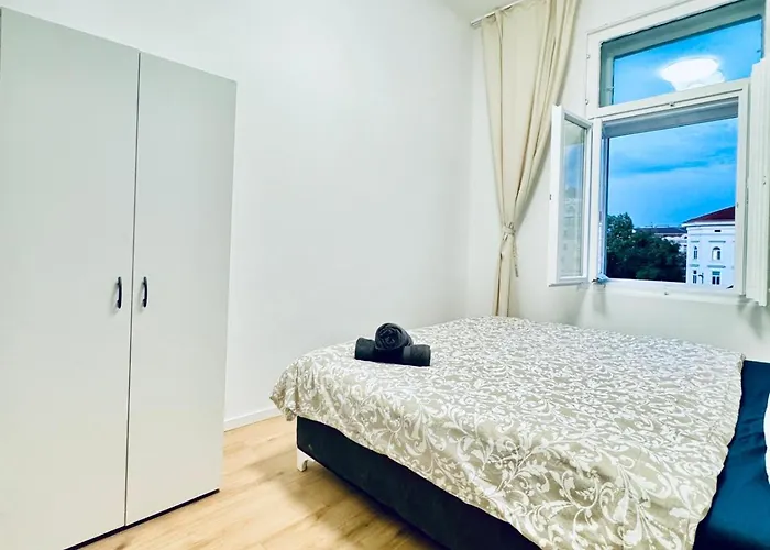 Elegant 4br Apt, Prime Location Near Westbahnhof *