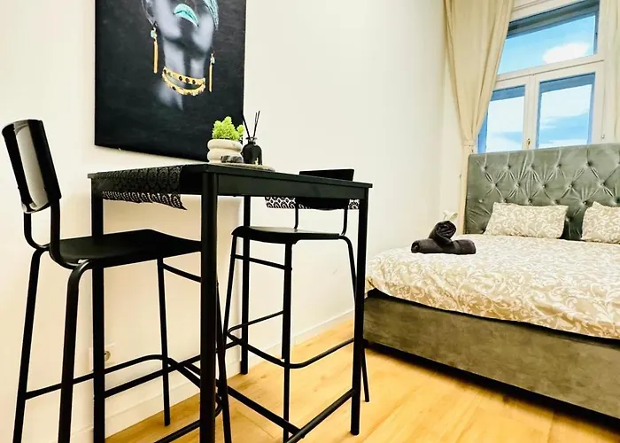 Apartmán Elegant 4br Apt, Prime Location Near Westbahnhof *
