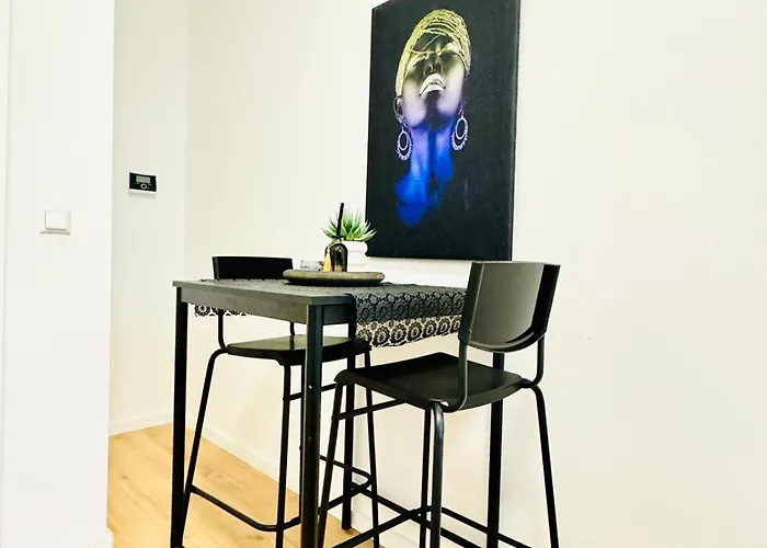 Elegant 4br Apt, Prime Location Near Westbahnhof Apartmán Vídeň