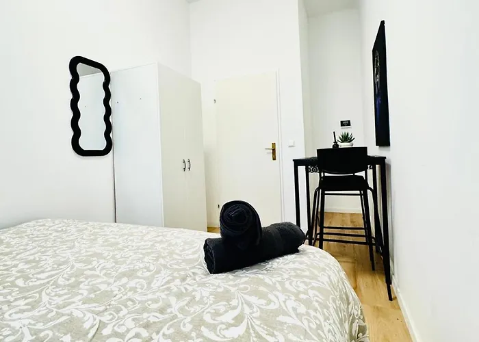 Elegant 4br Apt, Prime Location Near Westbahnhof Vídeň