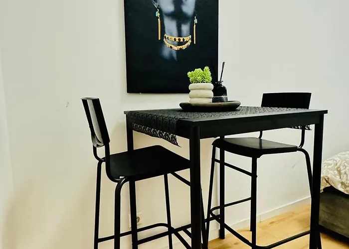Elegant 4br Apt, Prime Location Near Westbahnhof