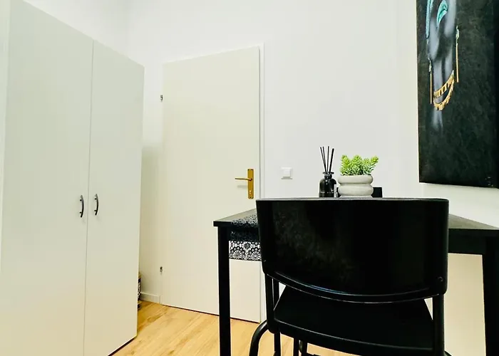 Elegant 4br Apt, Prime Location Near Westbahnhof Apartmán