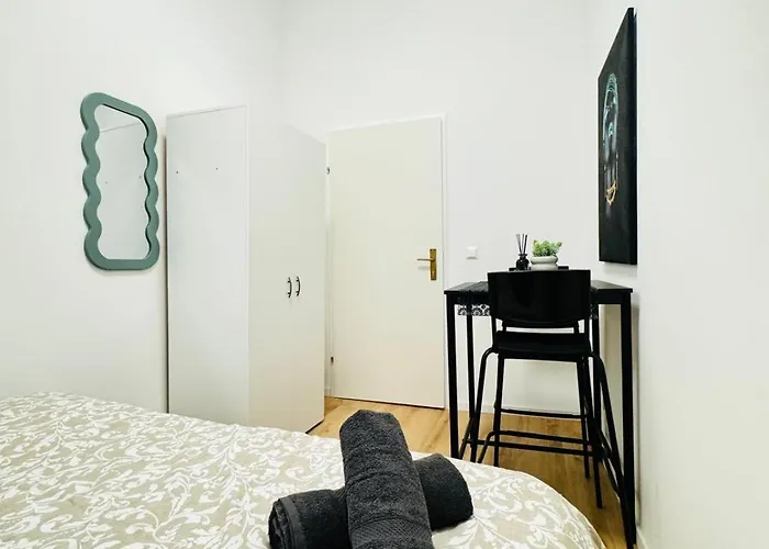Elegant 4br Apt, Prime Location Near Westbahnhof Vídeň