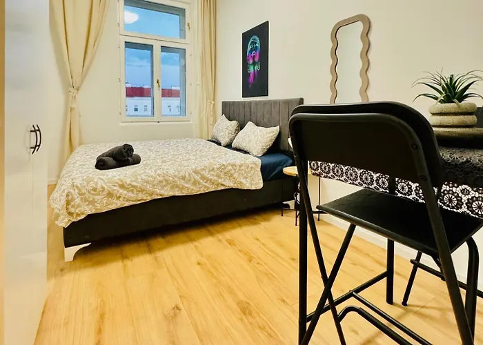 Elegant 4br Apt, Prime Location Near Westbahnhof *