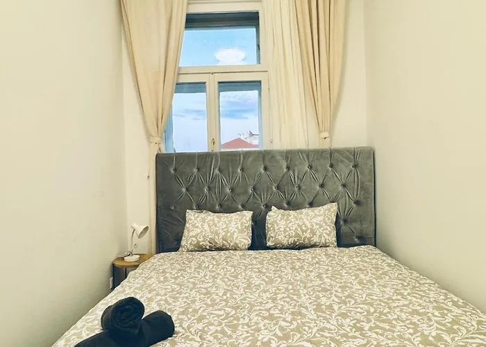 Elegant 4br Apt, Prime Location Near Westbahnhof Apartmán *