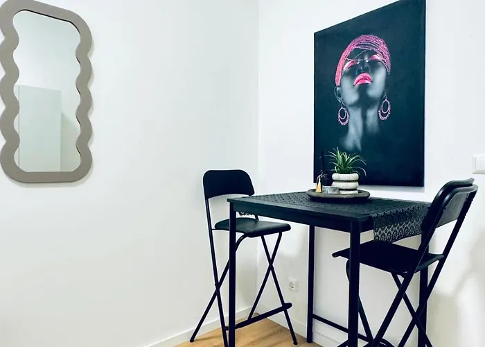 Elegant 4br Apt, Prime Location Near Westbahnhof Vídeň