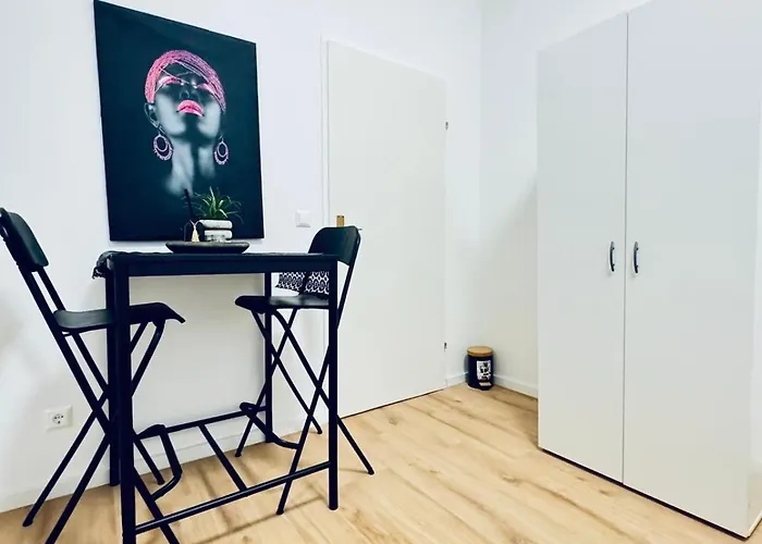 Elegant 4br Apt, Prime Location Near Westbahnhof Vídeň