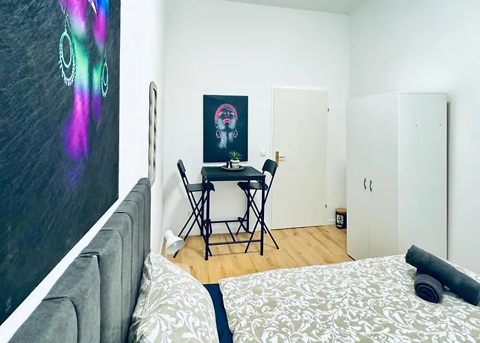 Elegant 4br Apt, Prime Location Near Westbahnhof Apartmán