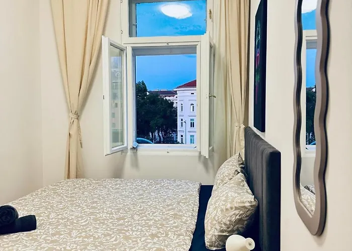 Elegant 4br Apt, Prime Location Near Westbahnhof Apartmán Vídeň