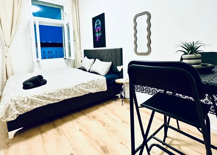 Elegant 4br Apt, Prime Location Near Westbahnhof Vídeň