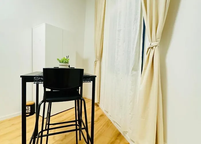 Elegant 4br Apt, Prime Location Near Westbahnhof Apartmán Vídeň