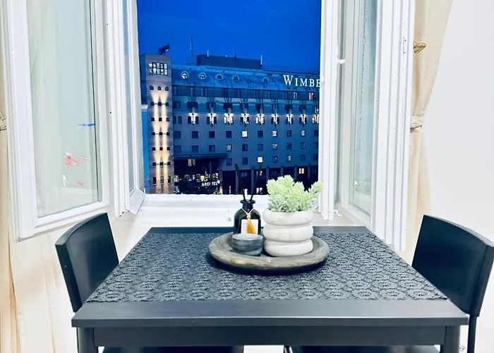 Elegant 4br Apt, Prime Location Near Westbahnhof Apartmán *