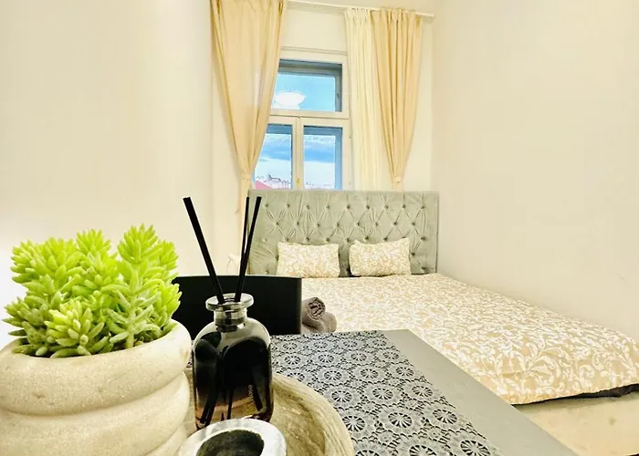 Elegant 4br Apt, Prime Location Near Westbahnhof Apartmán *